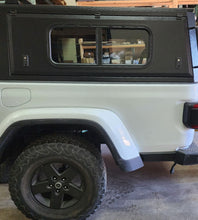 Load image into Gallery viewer, Jeep Gladiator (2020+) Camper
